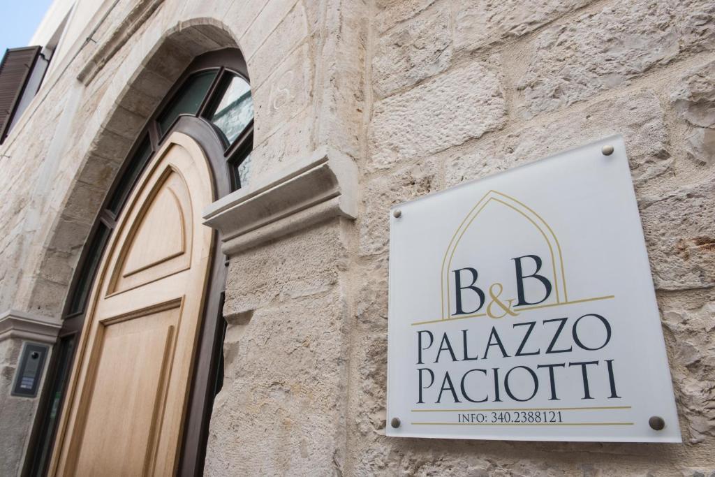 B&B Palazzo Paciotti Trani Exteriör bild